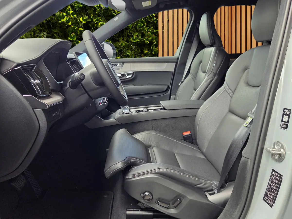 2.0 T8 Plug-in hybrid AWD Ultra Dark Exec. Ed. | Luchtvering | Bowers&Wilkins | Massage/ventilatie | 22" Velgen