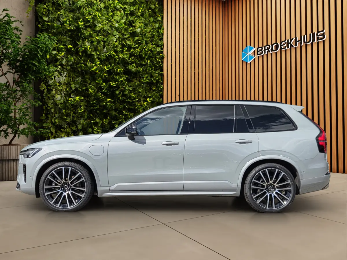 2.0 T8 Plug-in hybrid AWD Ultra Dark Exec. Ed. | Luchtvering | Bowers&Wilkins | Massage/ventilatie | 22" Velgen