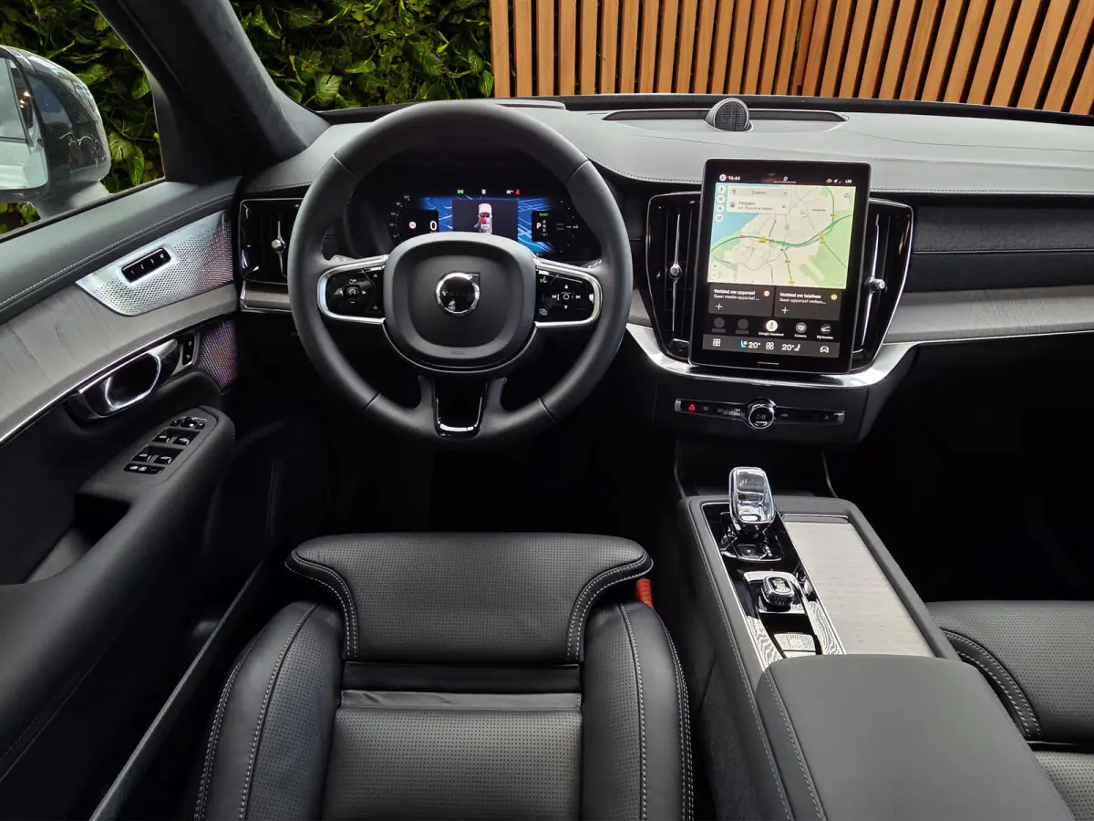 2.0 T8 Plug-in hybrid AWD Ultra Dark Exec. Ed. | Luchtvering | Bowers&Wilkins | Massage/ventilatie | 22" Velgen