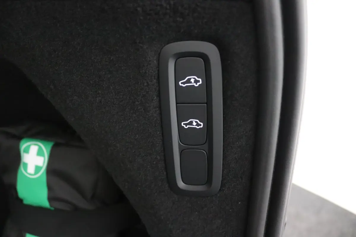 T8 Plug-in hybrid AWD Ultra Black Ed. Executive | 2 stoelen op derde rij | Bowers & Wilkins audiosysteem | Elektrisch glazen panorama-dak