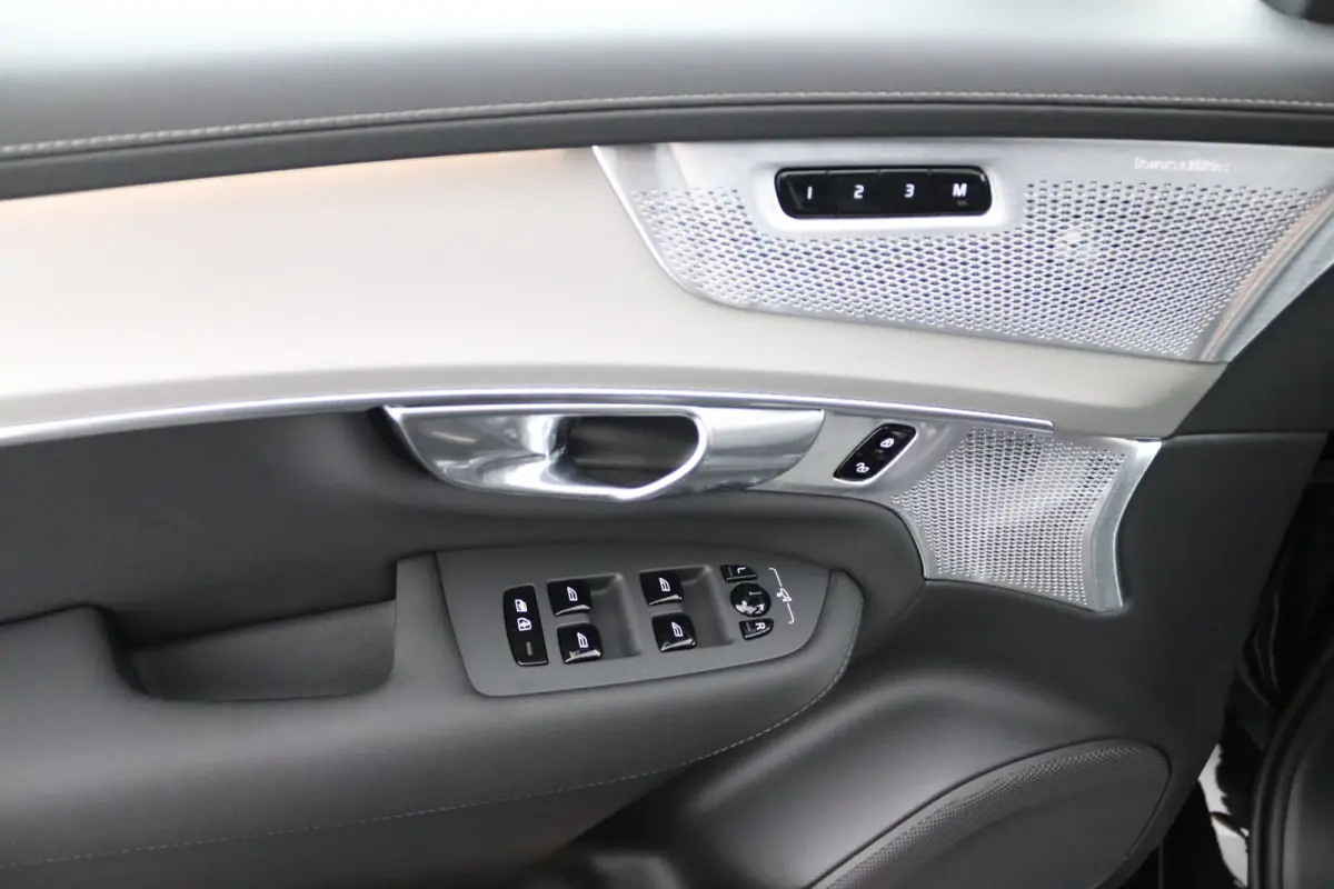 T8 Plug-in hybrid AWD Ultra Black Ed. Executive | 2 stoelen op derde rij | Bowers & Wilkins audiosysteem | Elektrisch glazen panorama-dak