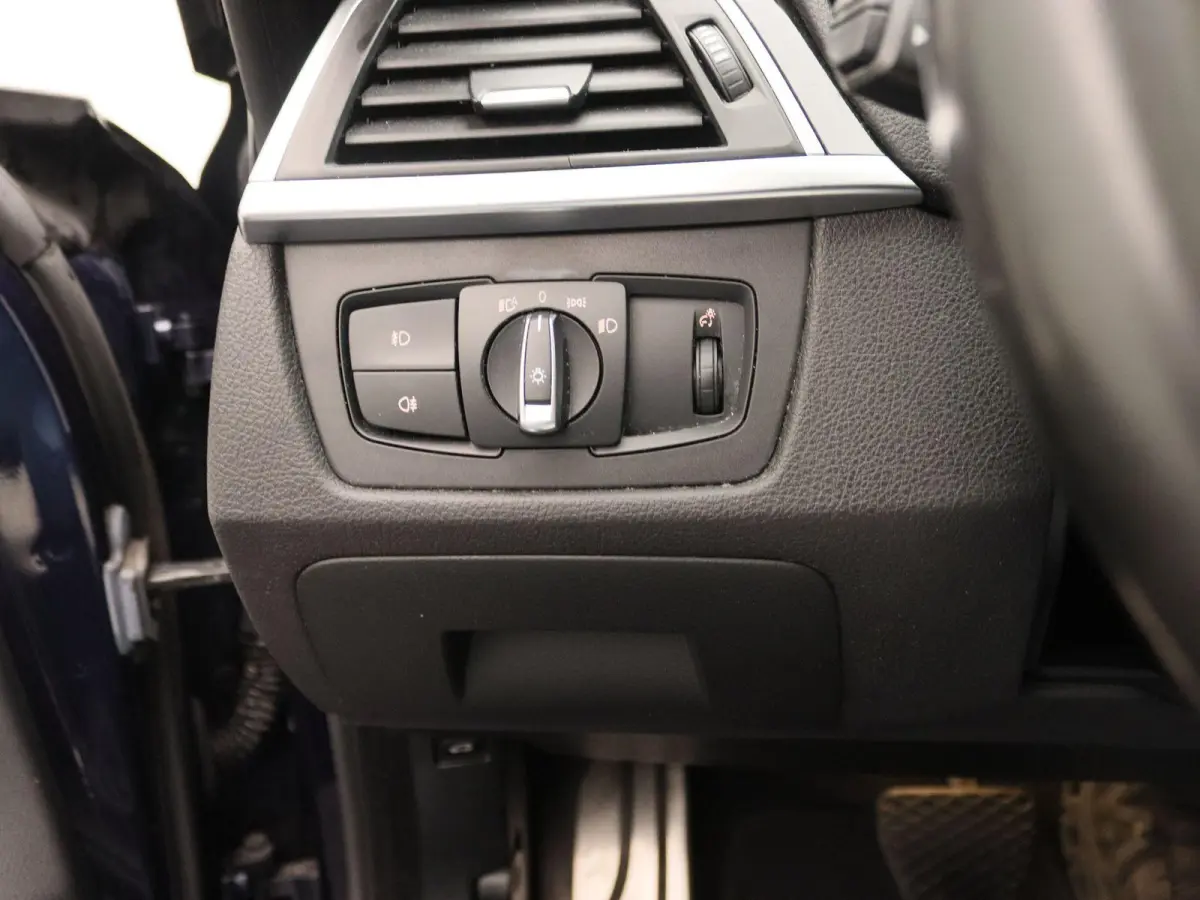 420i High Executive Edition | Automaat | Head-Up Display | Achteruitrijcamera | Lederen Bekleding | Lichtmetalen Velgen |