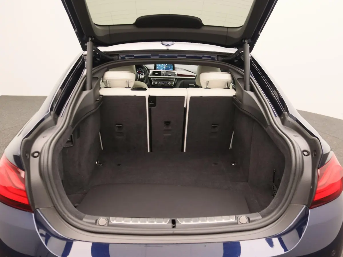 420i High Executive Edition | Automaat | Head-Up Display | Achteruitrijcamera | Lederen Bekleding | Lichtmetalen Velgen |
