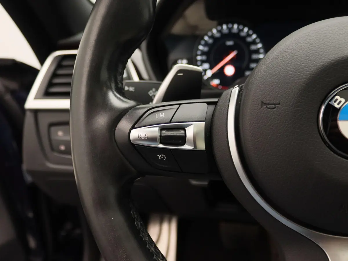 420i High Executive Edition | Automaat | Head-Up Display | Achteruitrijcamera | Lederen Bekleding | Lichtmetalen Velgen |
