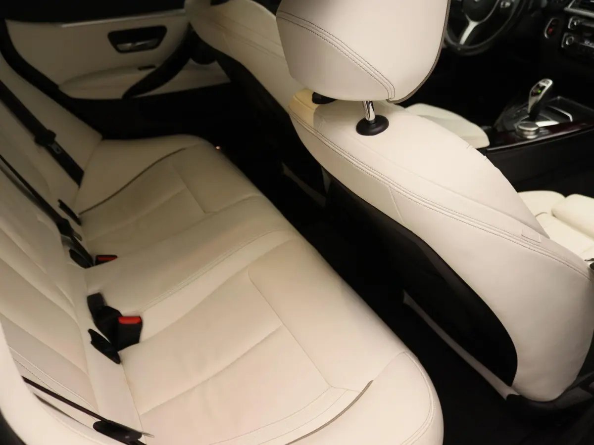 420i High Executive Edition | Automaat | Head-Up Display | Achteruitrijcamera | Lederen Bekleding | Lichtmetalen Velgen |