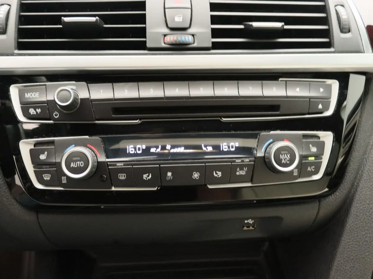 420i High Executive Edition | Automaat | Head-Up Display | Achteruitrijcamera | Lederen Bekleding | Lichtmetalen Velgen |