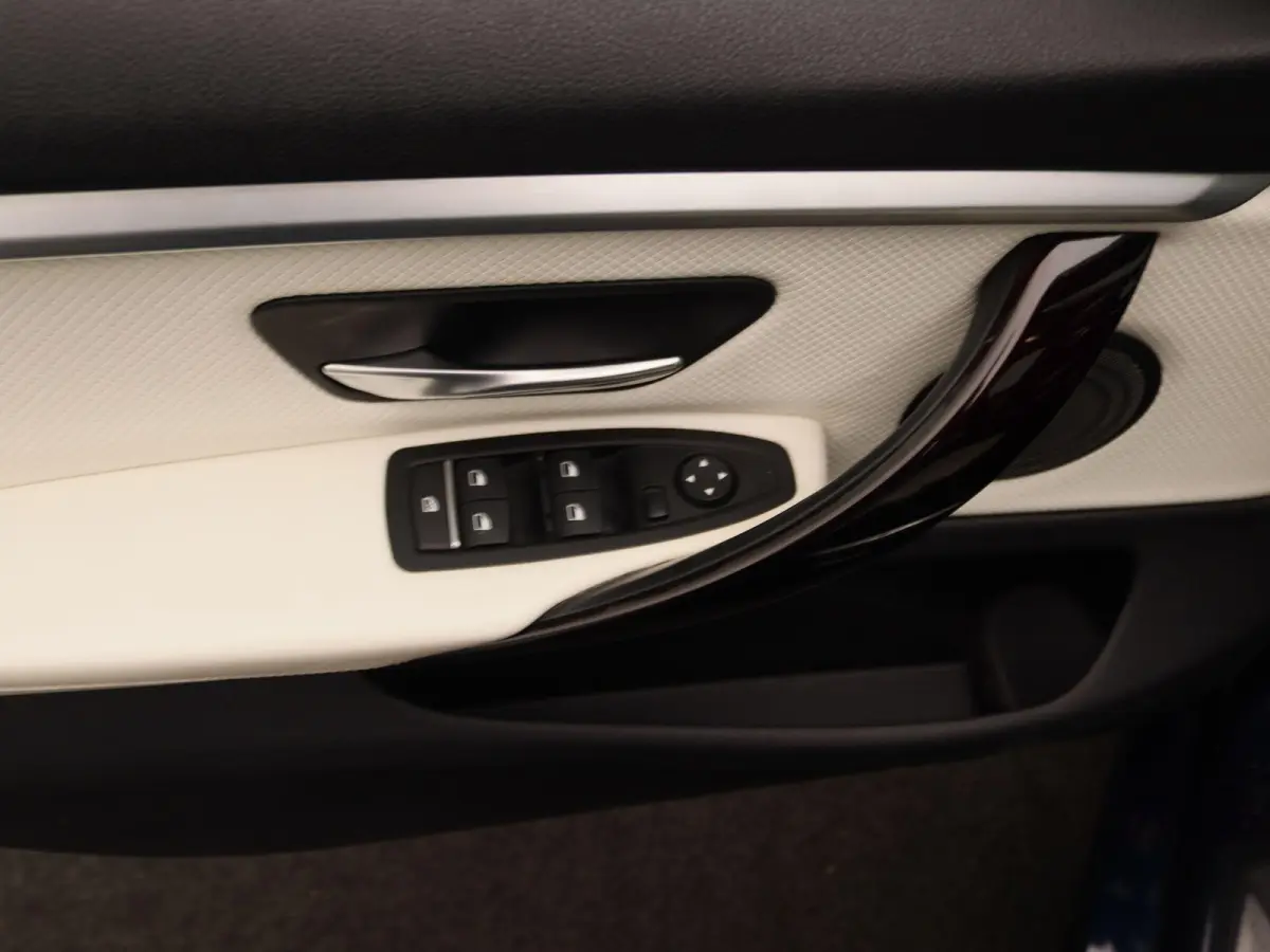 420i High Executive Edition | Automaat | Head-Up Display | Achteruitrijcamera | Lederen Bekleding | Lichtmetalen Velgen |