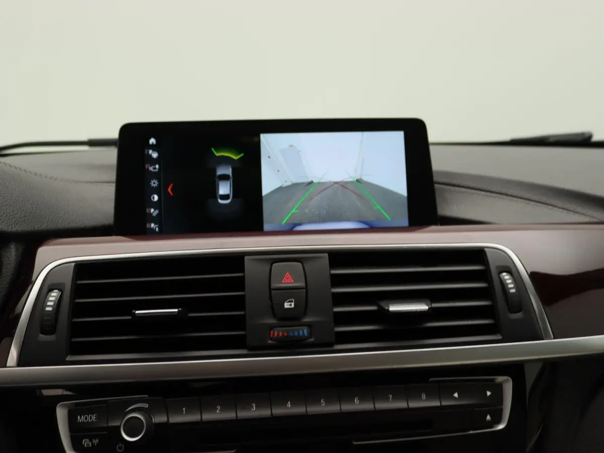 420i High Executive Edition | Automaat | Head-Up Display | Achteruitrijcamera | Lederen Bekleding | Lichtmetalen Velgen |