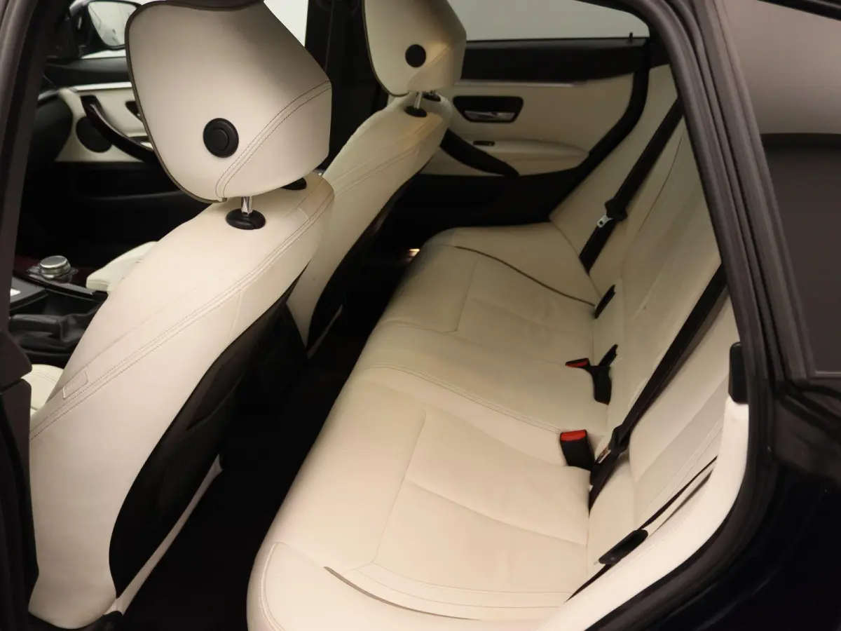 420i High Executive Edition | Automaat | Head-Up Display | Achteruitrijcamera | Lederen Bekleding | Lichtmetalen Velgen |