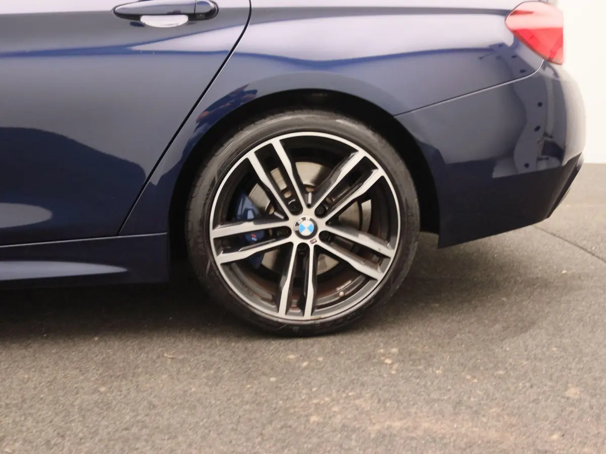 420i High Executive Edition | Automaat | Head-Up Display | Achteruitrijcamera | Lederen Bekleding | Lichtmetalen Velgen |