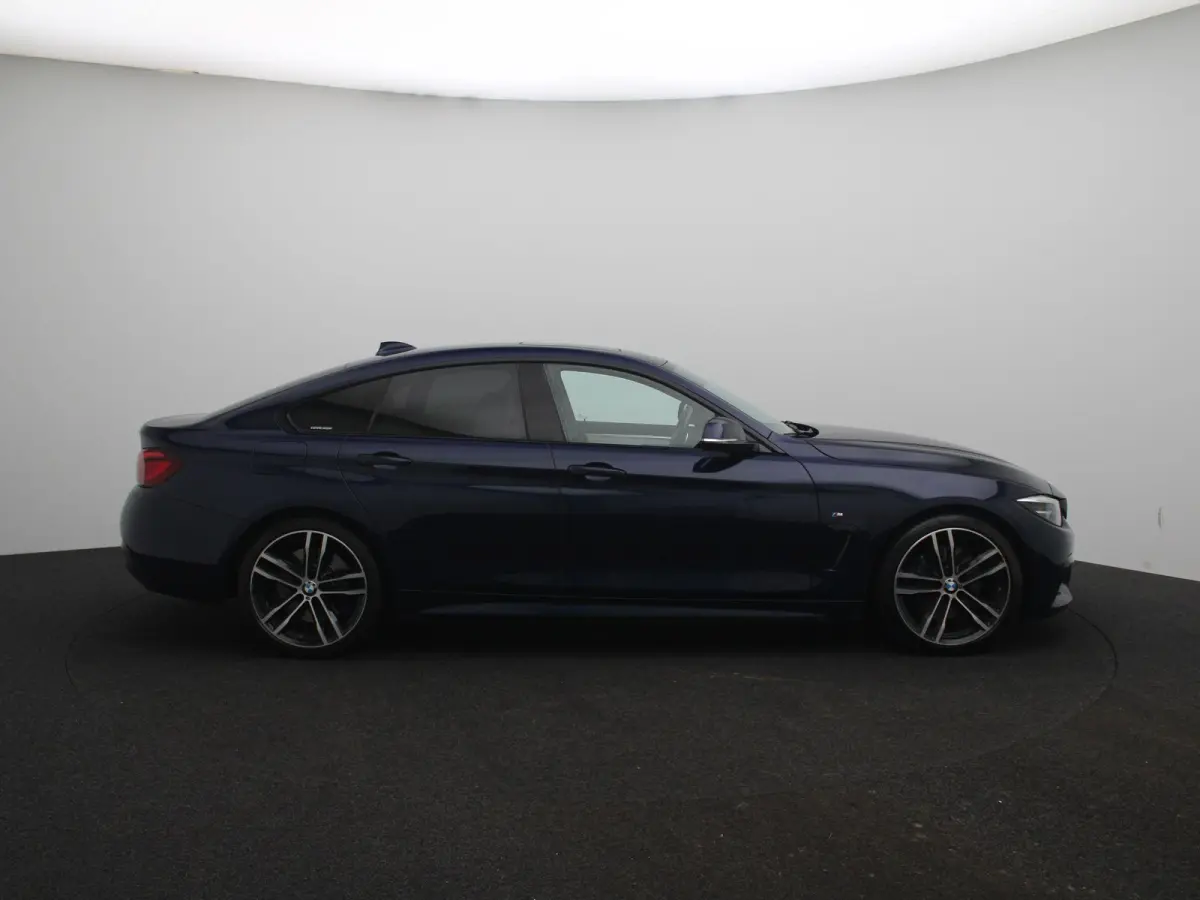 420i High Executive Edition | Automaat | Head-Up Display | Achteruitrijcamera | Lederen Bekleding | Lichtmetalen Velgen |