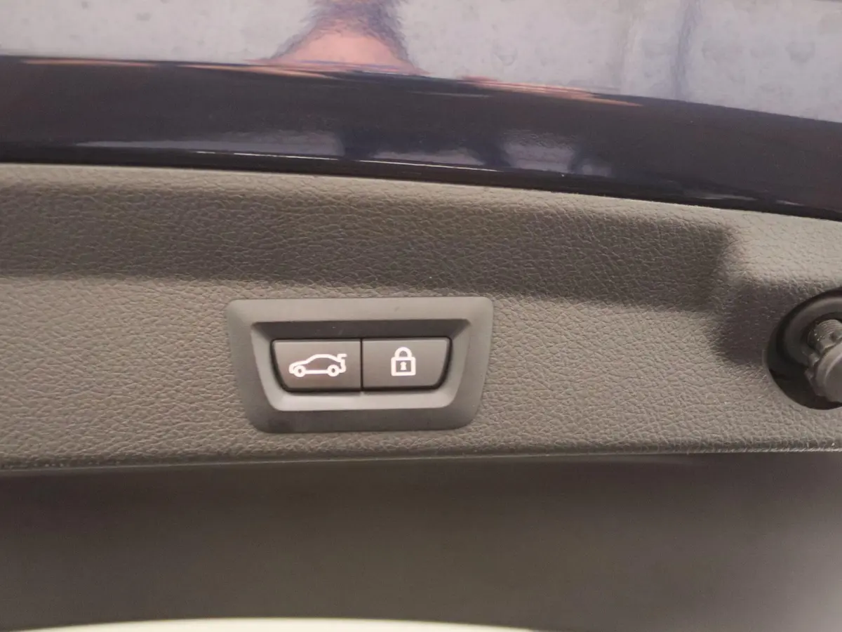 420i High Executive Edition | Automaat | Head-Up Display | Achteruitrijcamera | Lederen Bekleding | Lichtmetalen Velgen |