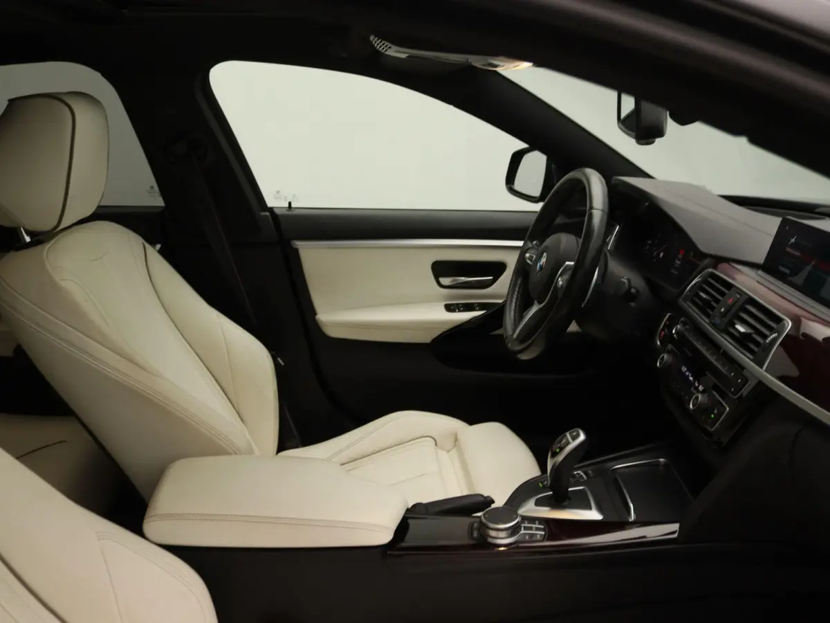 420i High Executive Edition | Automaat | Head-Up Display | Achteruitrijcamera | Lederen Bekleding | Lichtmetalen Velgen |