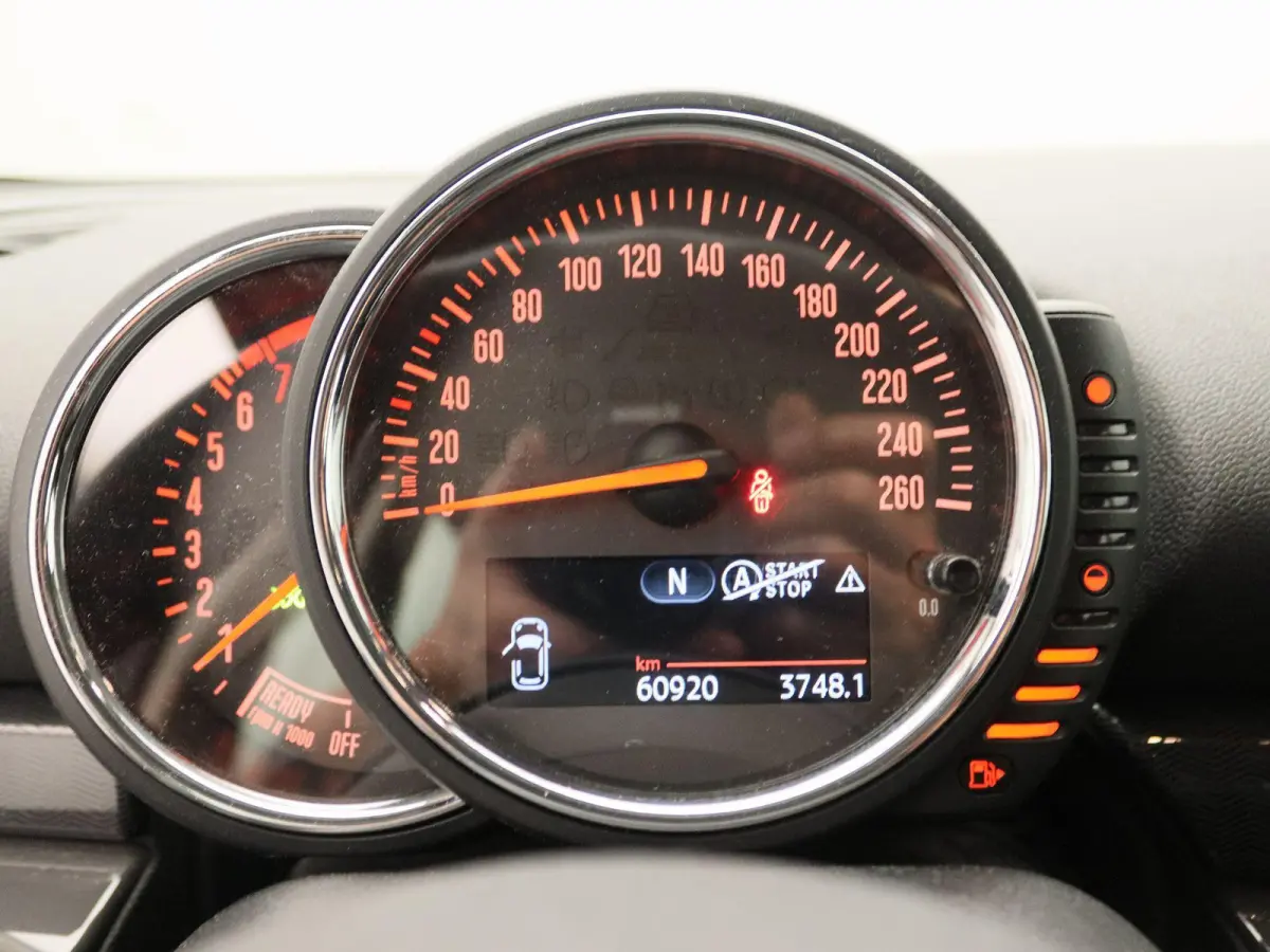 1.5 Cooper Business | Airconditioning | Cruise Control | Lichtmetalen Velgen | Navigatie |