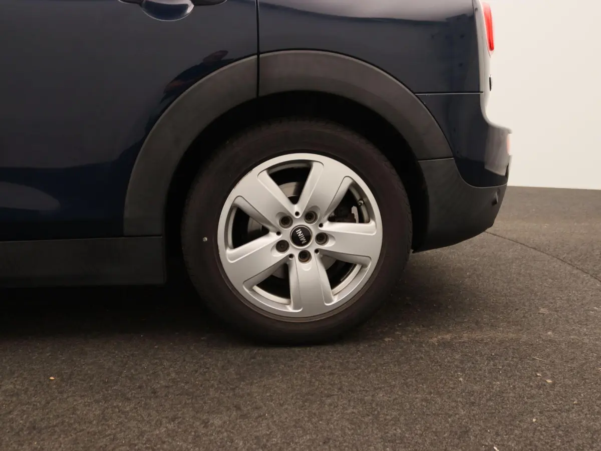 1.5 Cooper Business | Airconditioning | Cruise Control | Lichtmetalen Velgen | Navigatie |