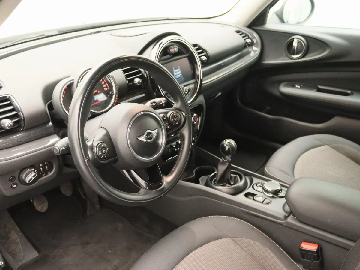 1.5 Cooper Business | Airconditioning | Cruise Control | Lichtmetalen Velgen | Navigatie |