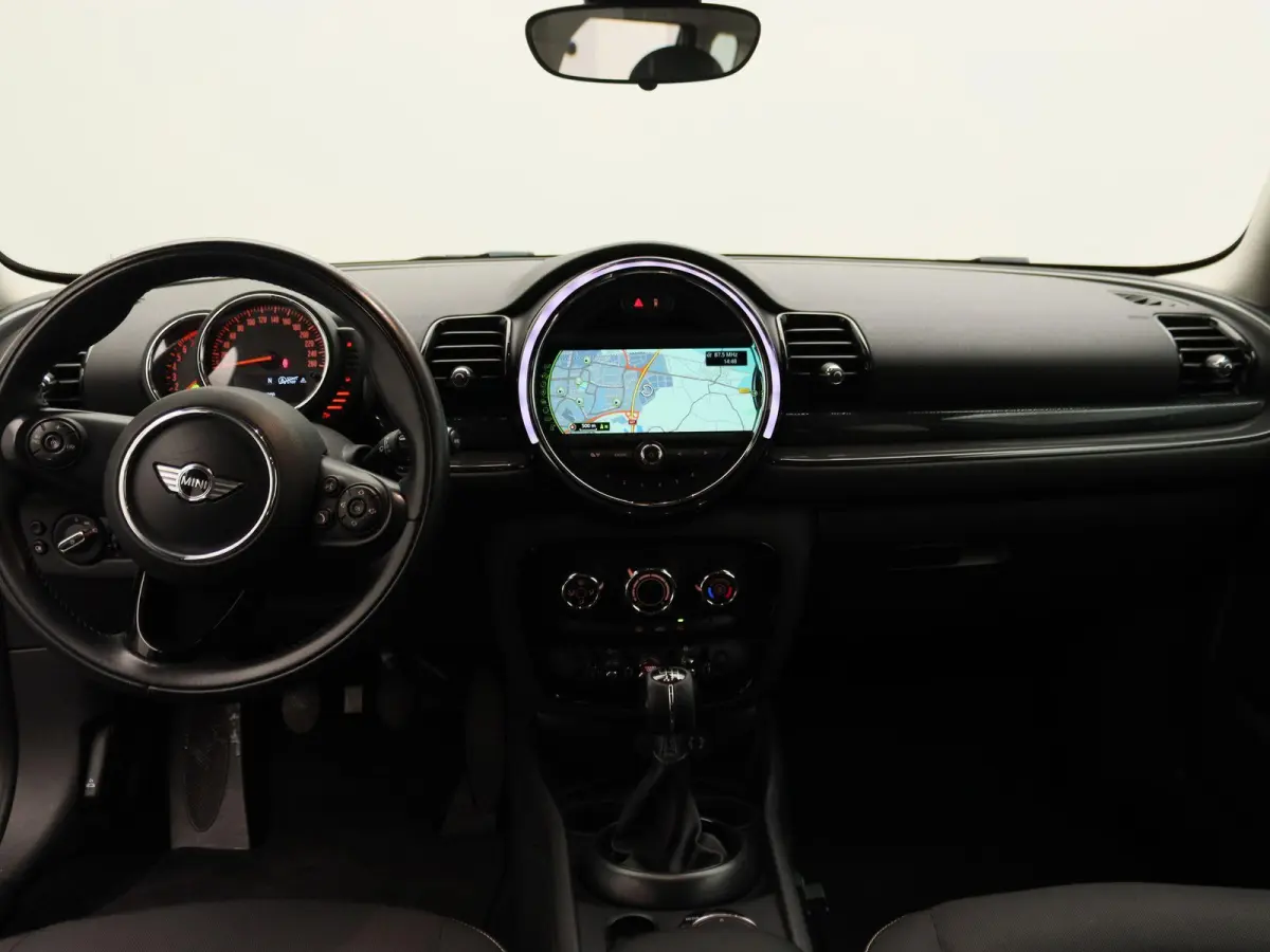 1.5 Cooper Business | Airconditioning | Cruise Control | Lichtmetalen Velgen | Navigatie |