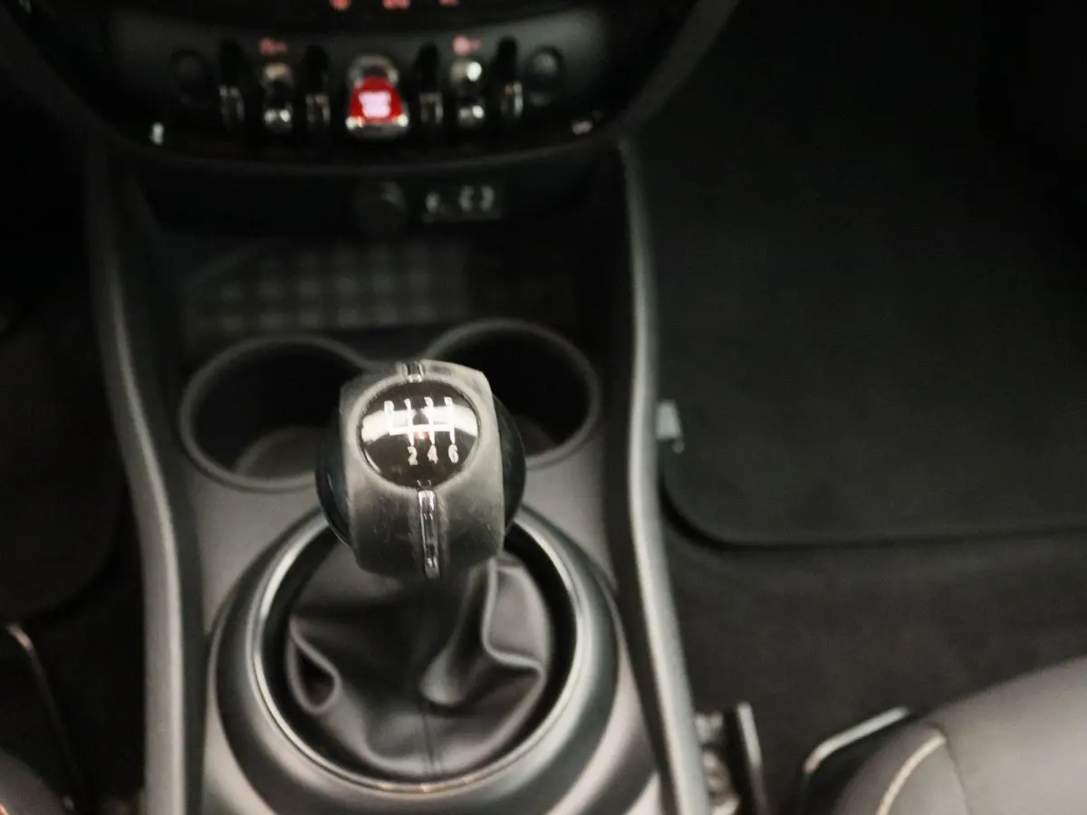 1.5 Cooper Business | Airconditioning | Cruise Control | Lichtmetalen Velgen | Navigatie |