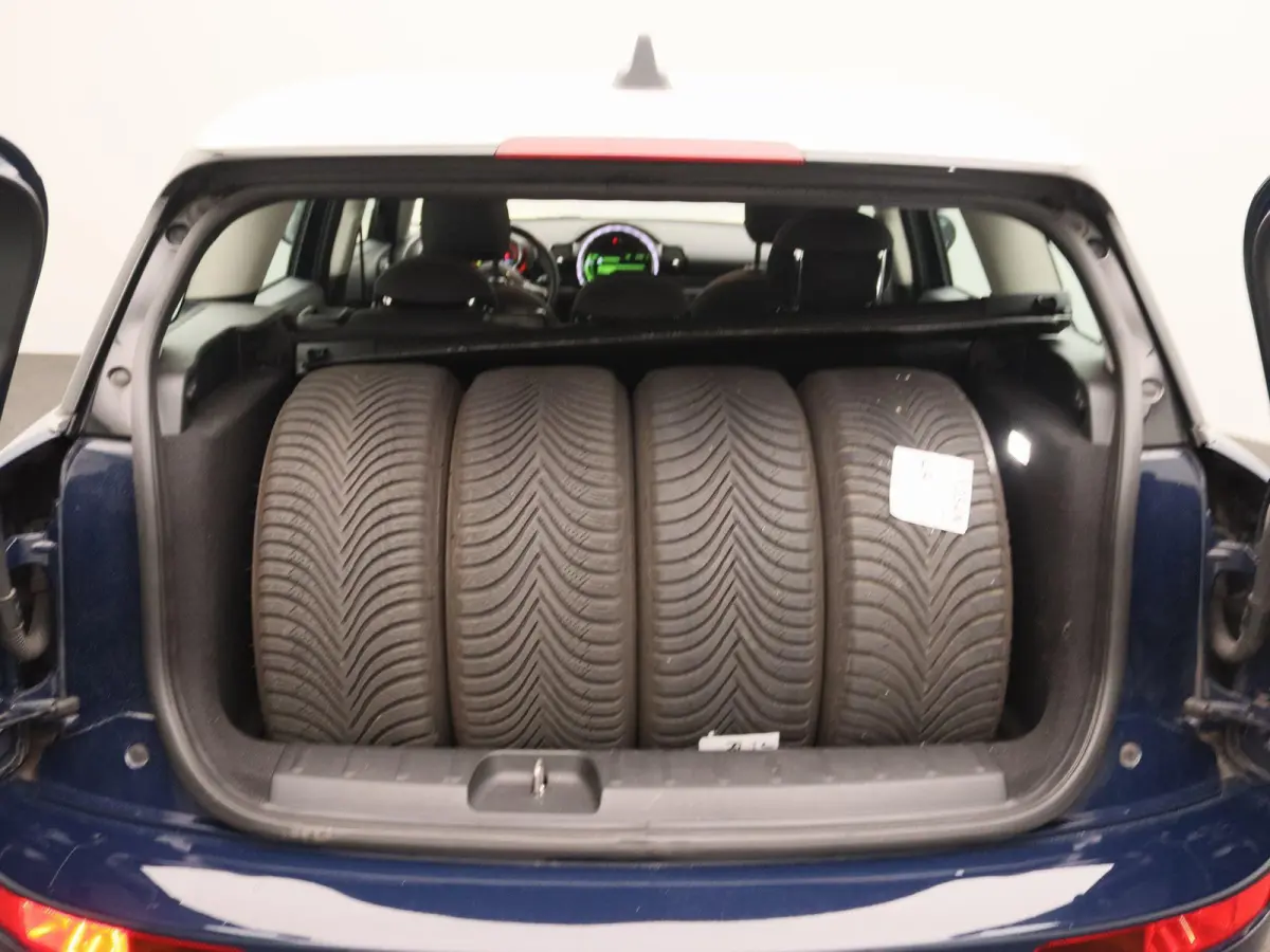1.5 Cooper Business | Airconditioning | Cruise Control | Lichtmetalen Velgen | Navigatie |