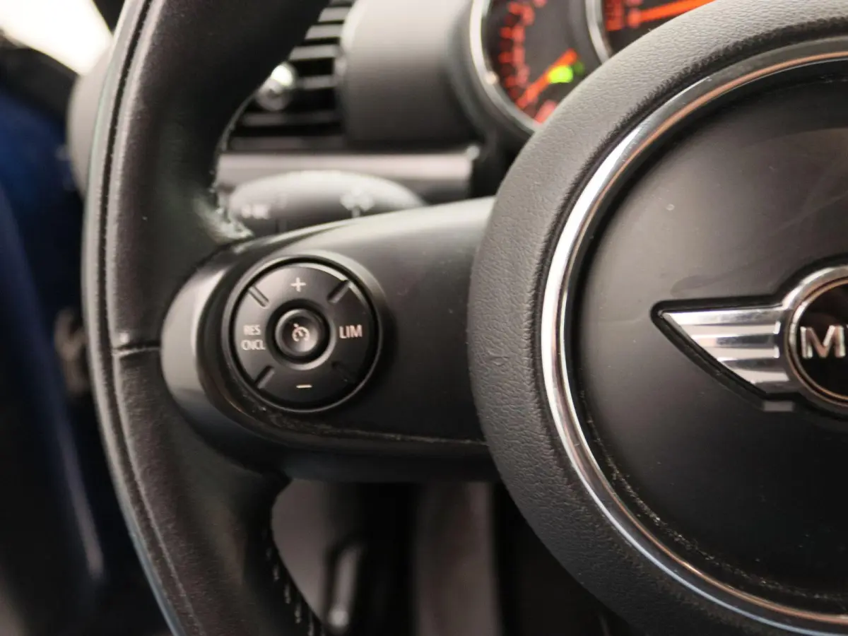 1.5 Cooper Business | Airconditioning | Cruise Control | Lichtmetalen Velgen | Navigatie |