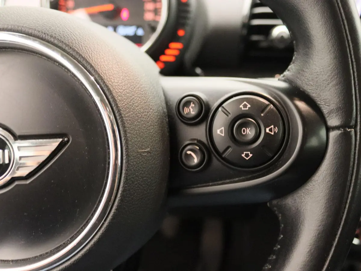 1.5 Cooper Business | Airconditioning | Cruise Control | Lichtmetalen Velgen | Navigatie |