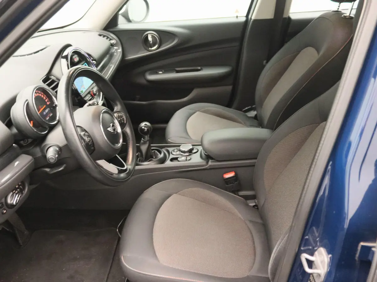 1.5 Cooper Business | Airconditioning | Cruise Control | Lichtmetalen Velgen | Navigatie |