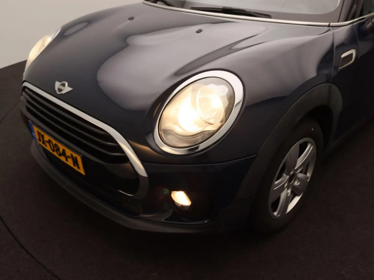 1.5 Cooper Business | Airconditioning | Cruise Control | Lichtmetalen Velgen | Navigatie |