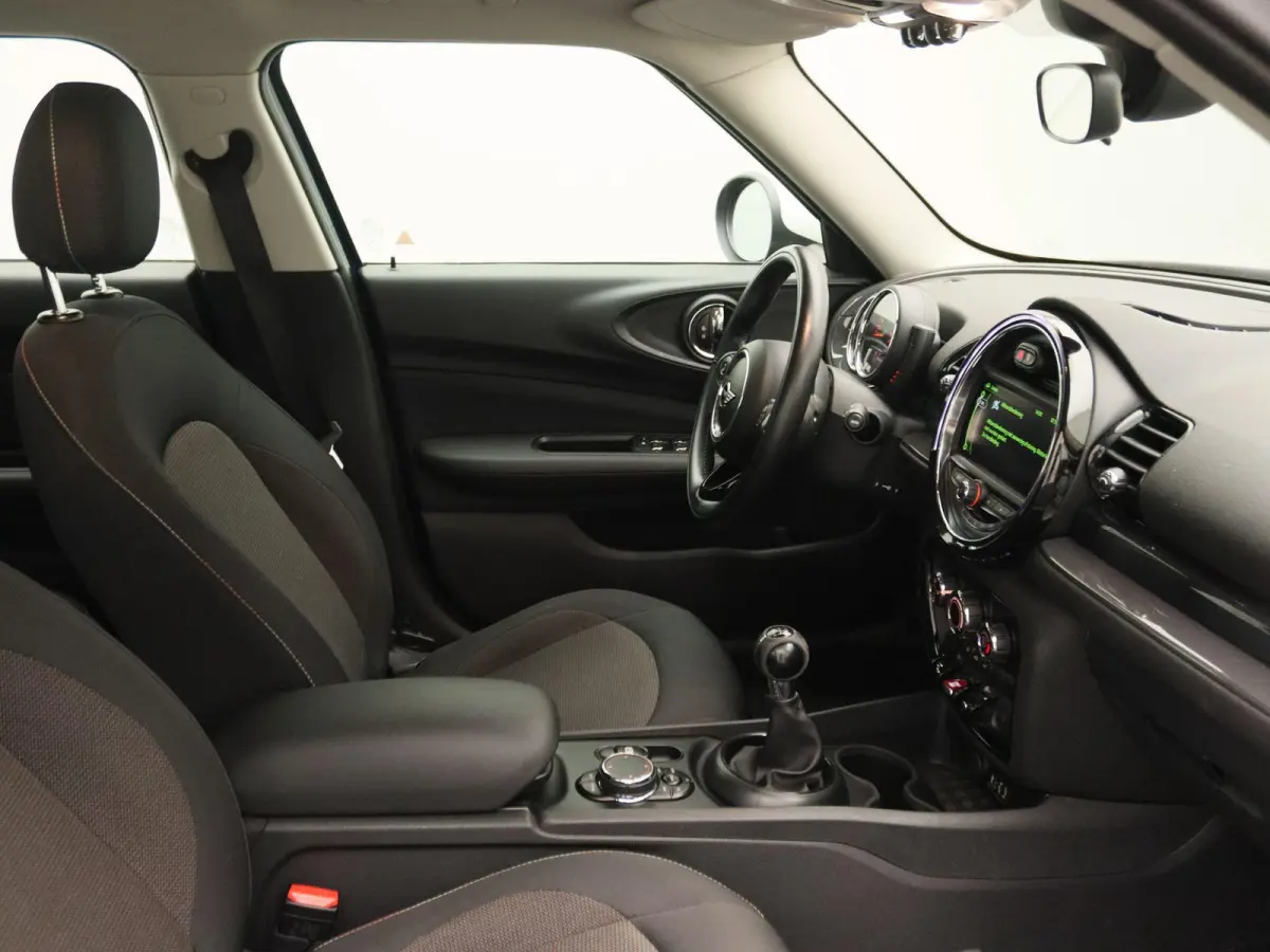 1.5 Cooper Business | Airconditioning | Cruise Control | Lichtmetalen Velgen | Navigatie |