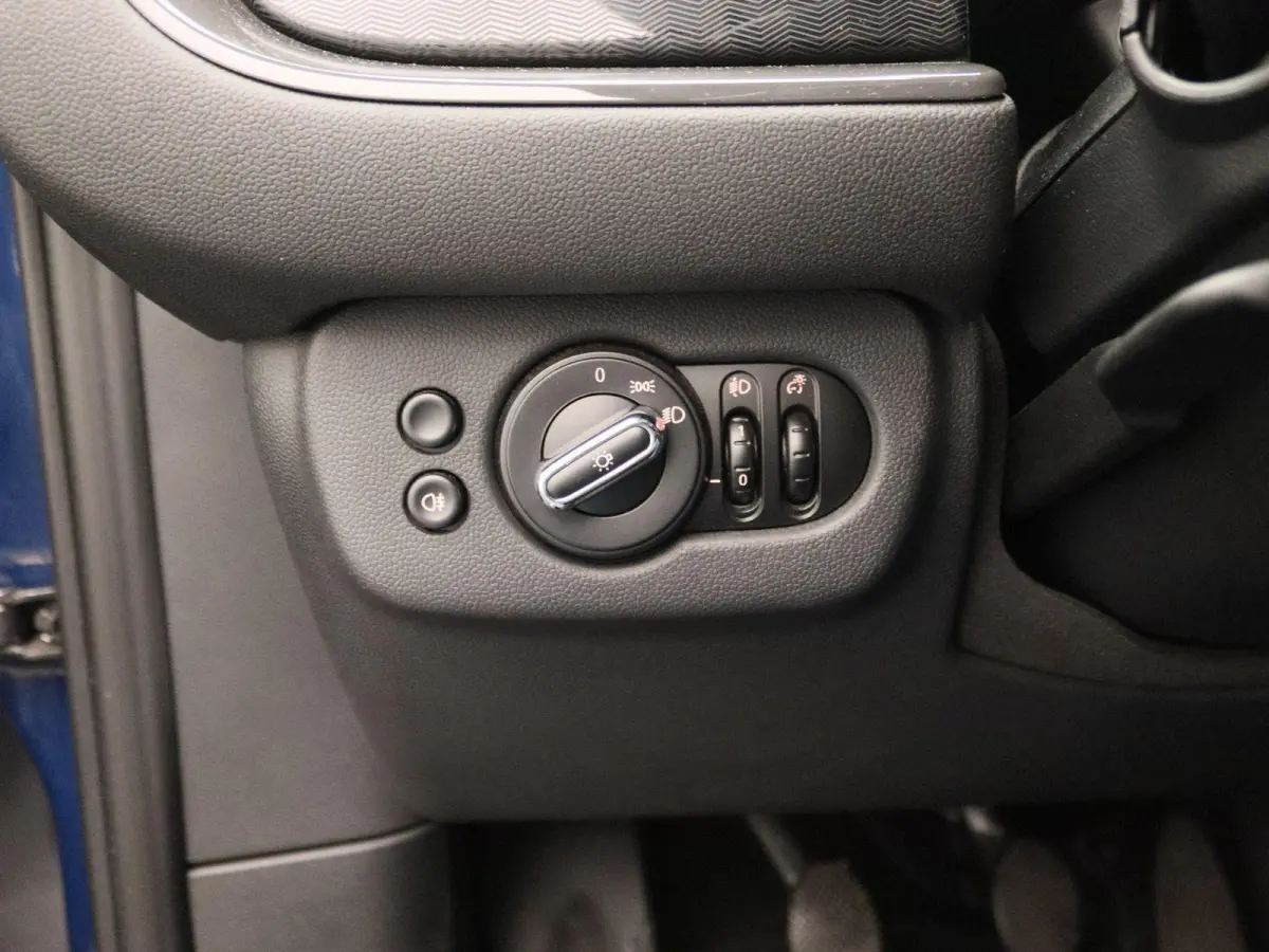 1.5 Cooper Business | Airconditioning | Cruise Control | Lichtmetalen Velgen | Navigatie |