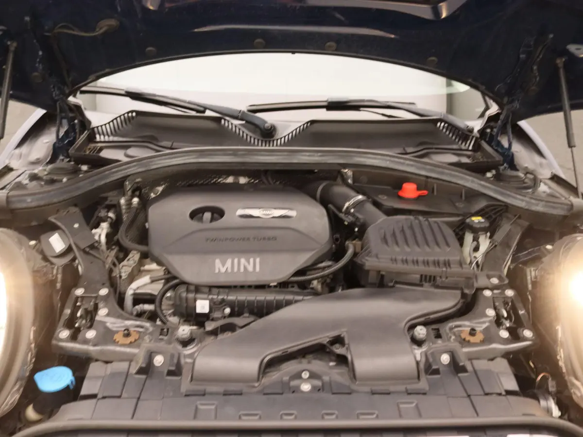 1.5 Cooper Business | Airconditioning | Cruise Control | Lichtmetalen Velgen | Navigatie |