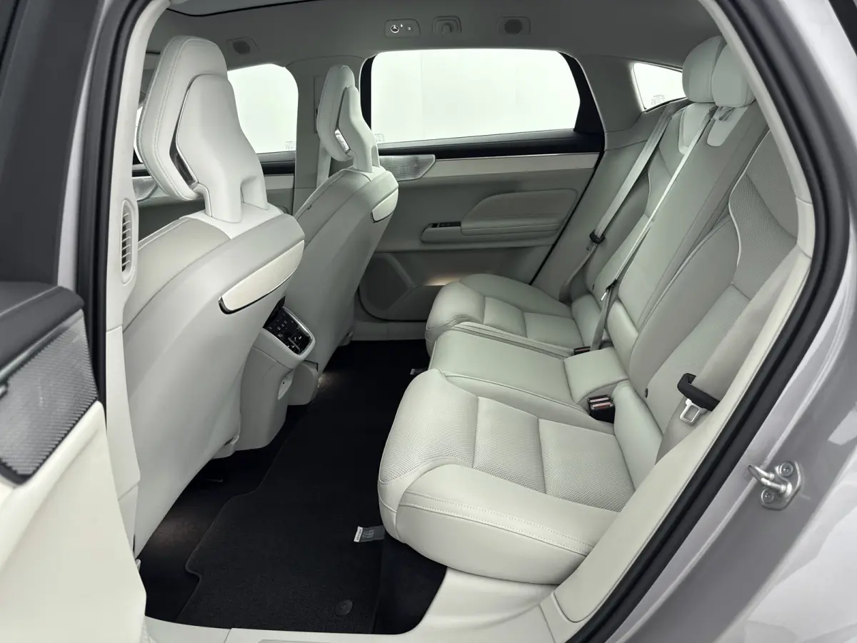 Single Motor Extended Range Ultra 92 kWh | Park Pilot Assist |  Pilot Assist | Bowers & Wilkins audio | 22 inch 5-Y-spaaks Glossy Black Diamond Cut |