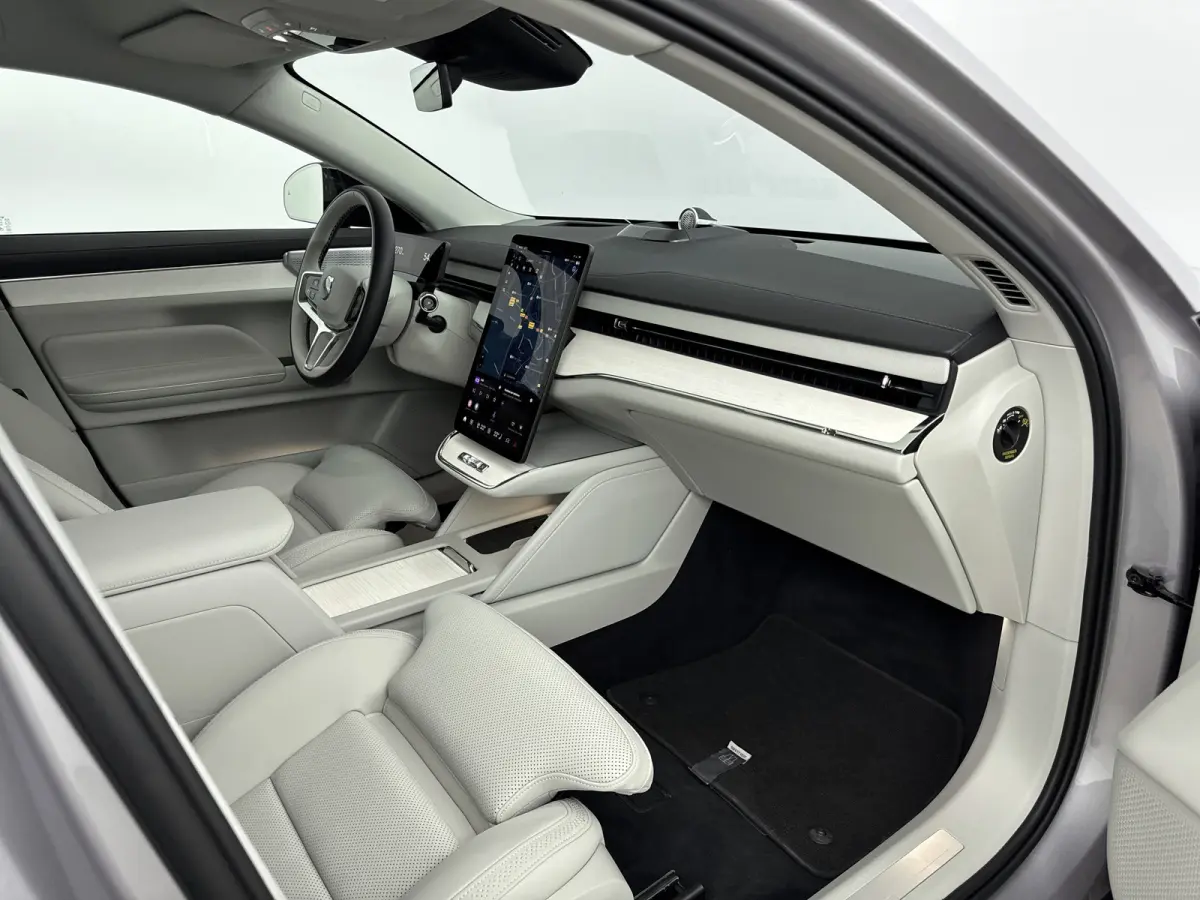 Single Motor Extended Range Ultra 92 kWh | Park Pilot Assist |  Pilot Assist | Bowers & Wilkins audio | 22 inch 5-Y-spaaks Glossy Black Diamond Cut |