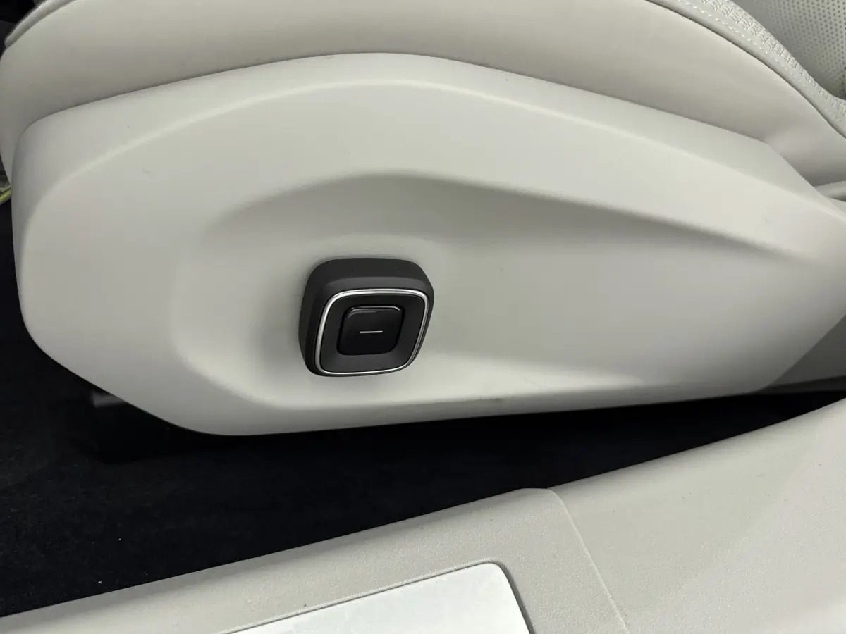 Single Motor Extended Range Ultra 92 kWh | Park Pilot Assist |  Pilot Assist | Bowers & Wilkins audio | 22 inch 5-Y-spaaks Glossy Black Diamond Cut |