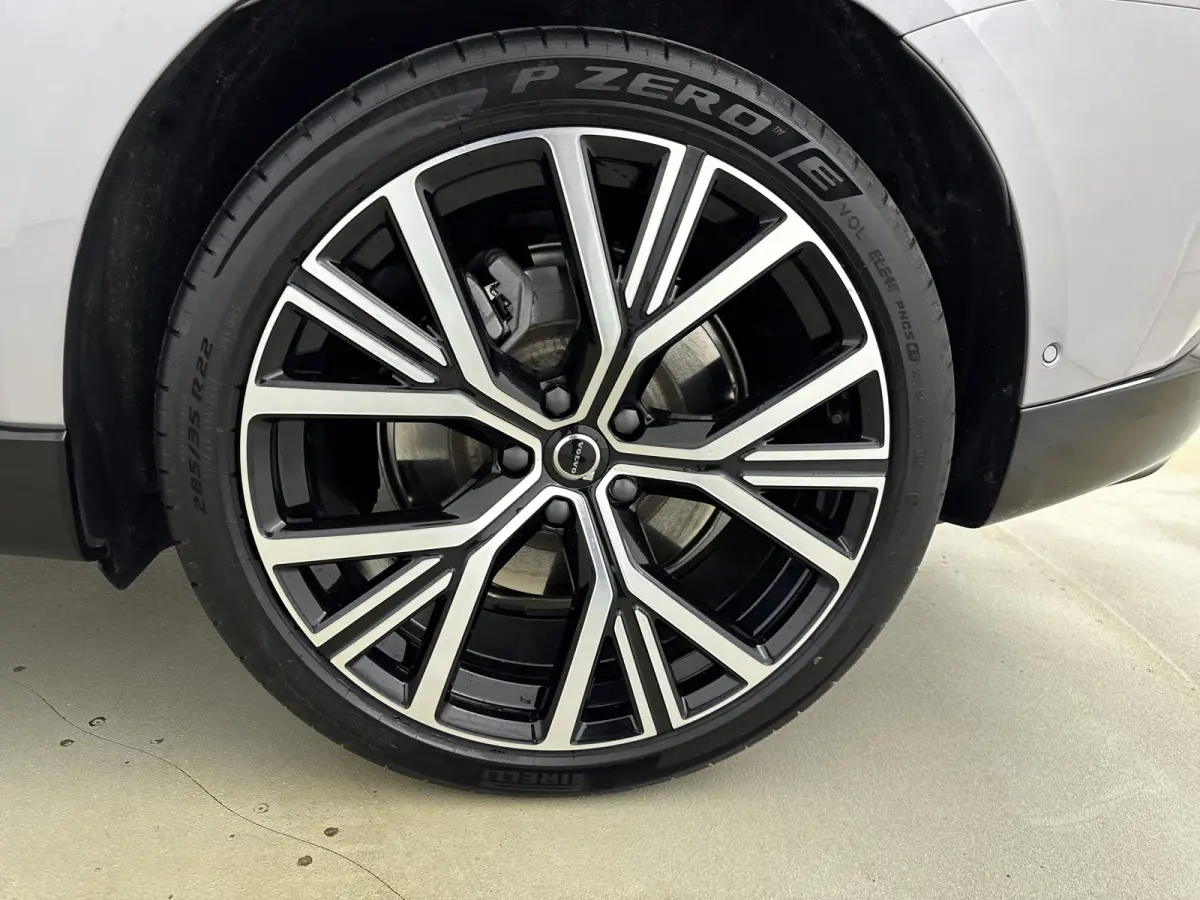 Single Motor Extended Range Ultra 92 kWh | Park Pilot Assist |  Pilot Assist | Bowers & Wilkins audio | 22 inch 5-Y-spaaks Glossy Black Diamond Cut |