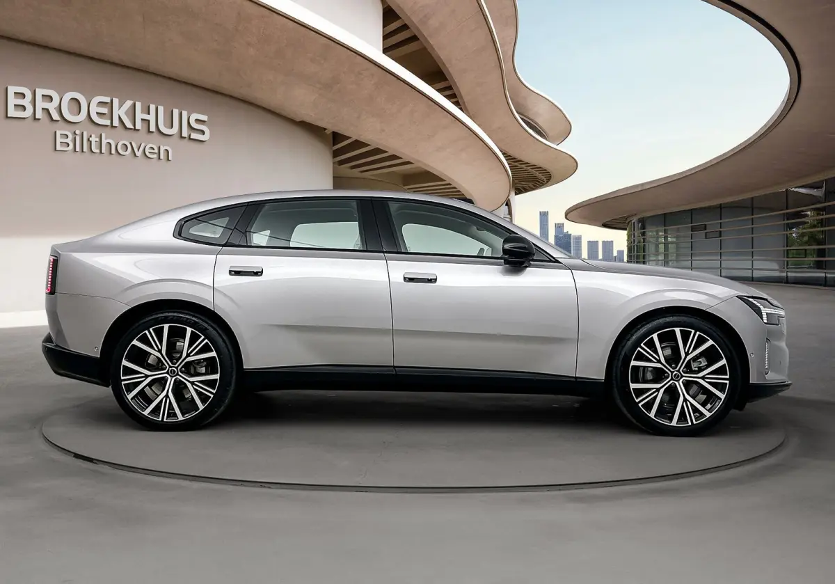 Single Motor Extended Range Ultra 92 kWh | Park Pilot Assist |  Pilot Assist | Bowers & Wilkins audio | 22 inch 5-Y-spaaks Glossy Black Diamond Cut |