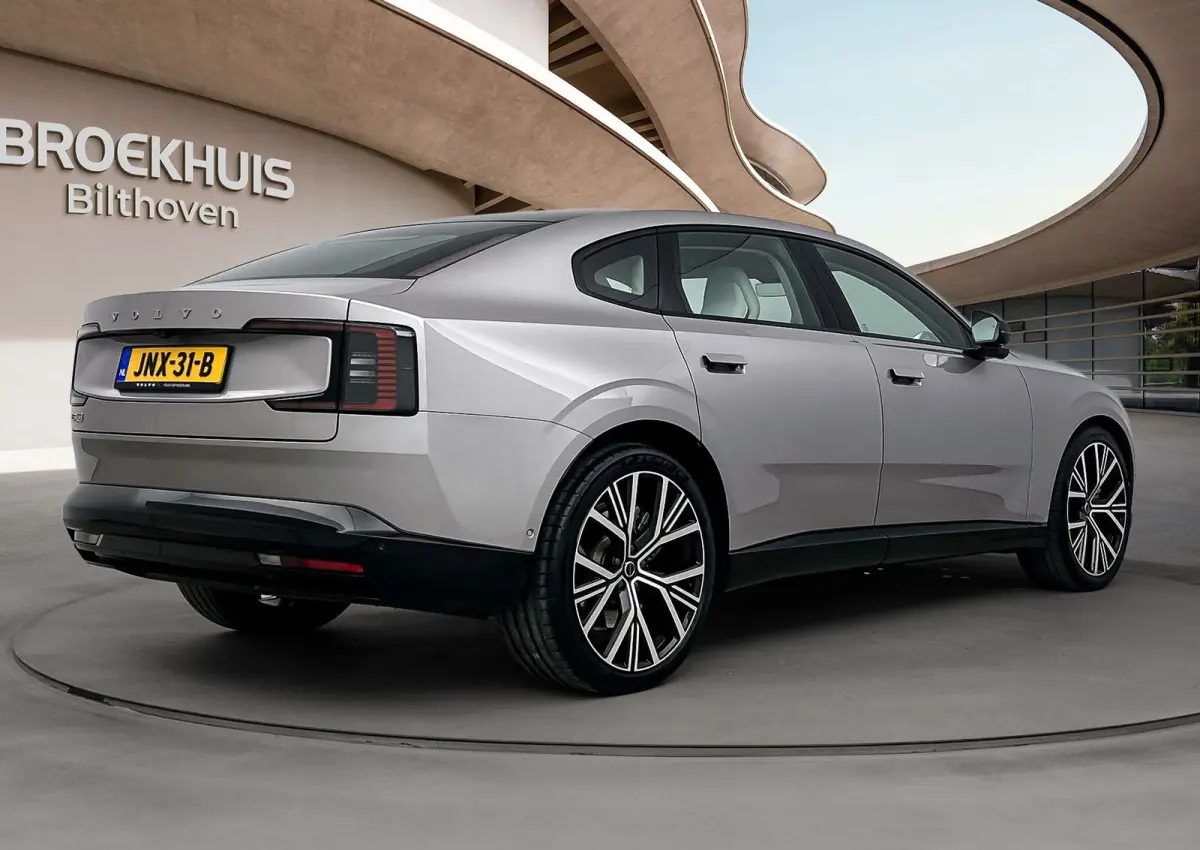 Single Motor Extended Range Ultra 92 kWh | Park Pilot Assist |  Pilot Assist | Bowers & Wilkins audio | 22 inch 5-Y-spaaks Glossy Black Diamond Cut |