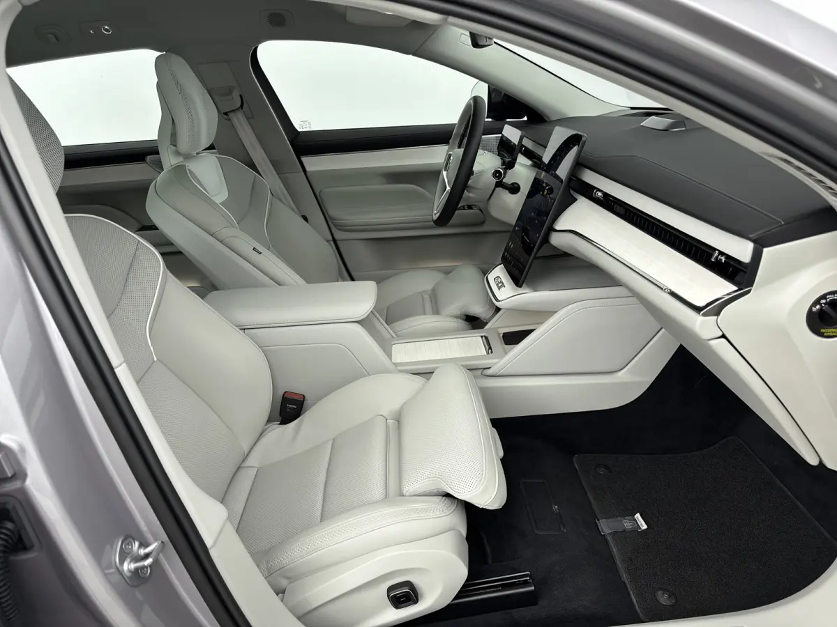 Single Motor Extended Range Ultra 92 kWh | Park Pilot Assist |  Pilot Assist | Bowers & Wilkins audio | 22 inch 5-Y-spaaks Glossy Black Diamond Cut |