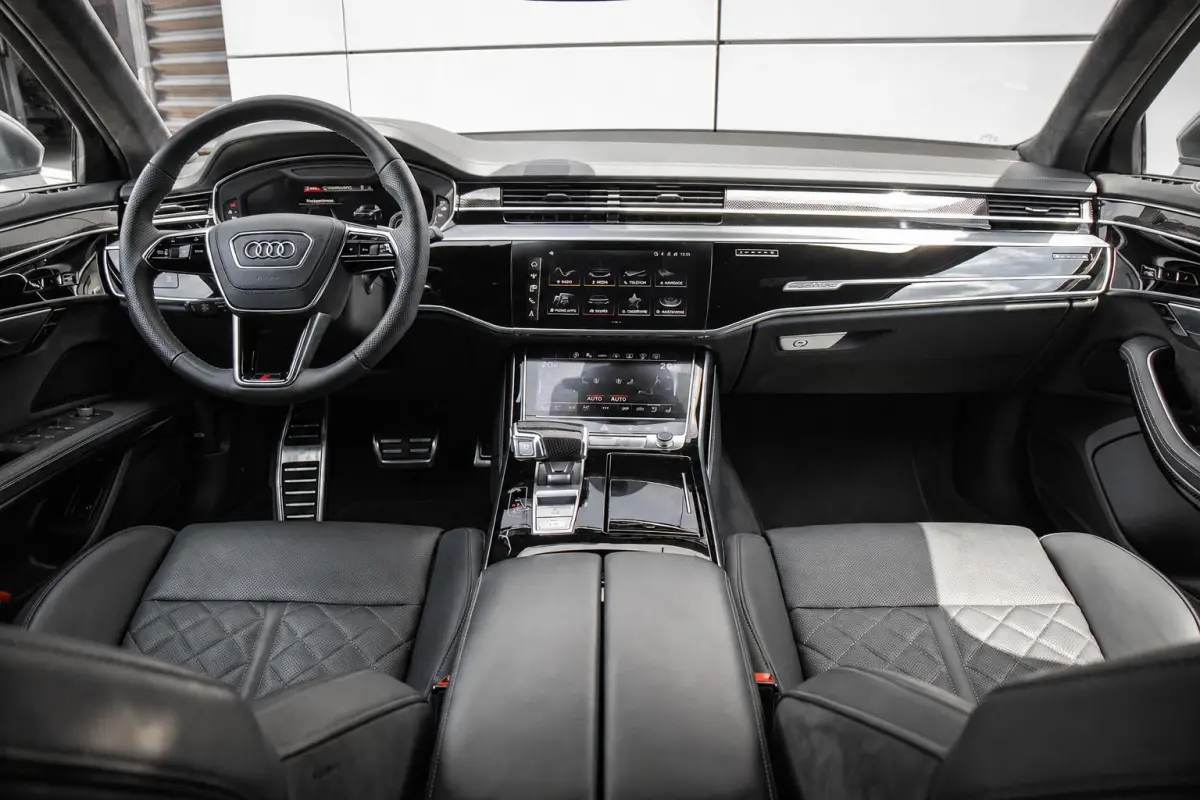 4.0 TFSI 571pk quattro | Panoramadak | B&O | Stoelmassage | Carbon Interieur | Luchtvering