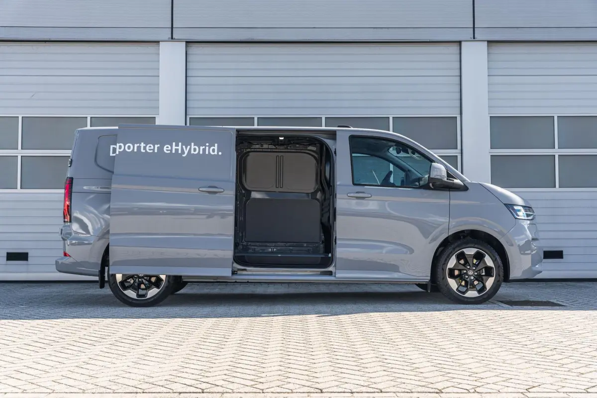 2.5 eHybrid 233pk AUT L2H1 30 Bulli | LMV 19'' | Trekhaak Vast