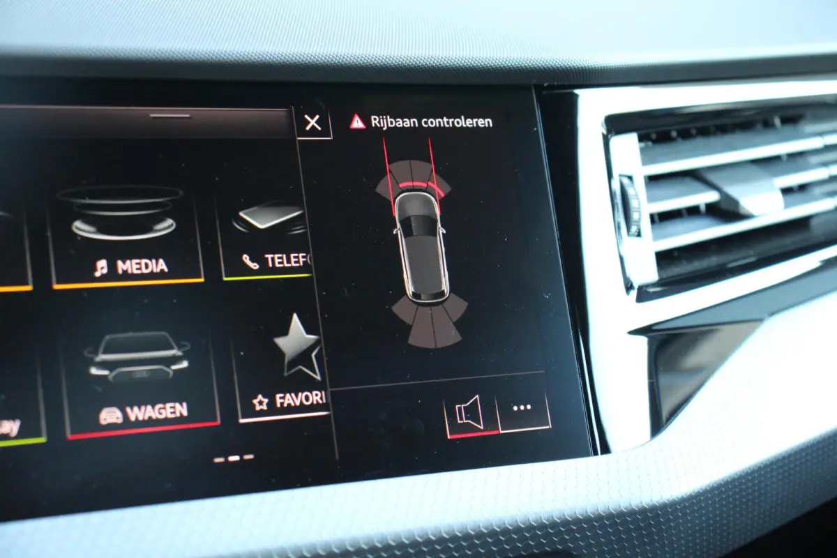 25 TFSI 95pk Advanced edition | Parkeersensoren | 17" Velgen | Apple Carplay/Android Auto