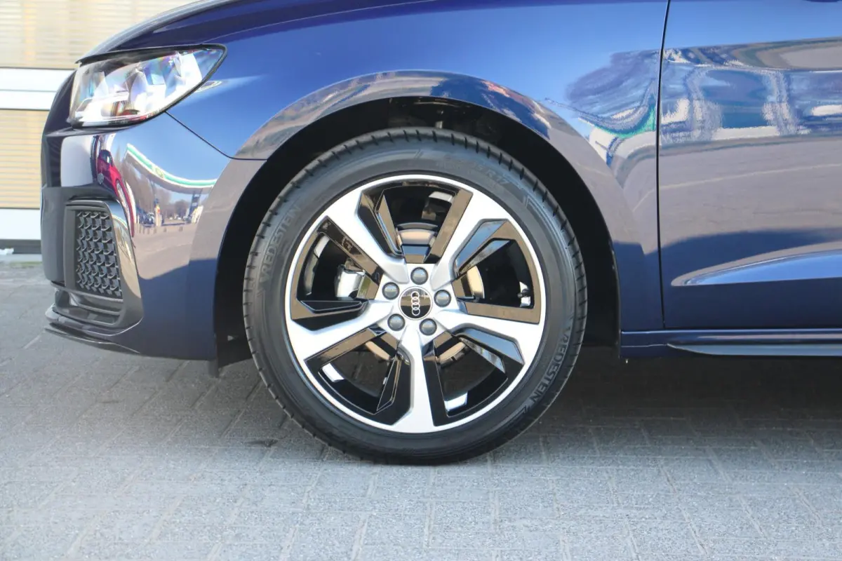 25 TFSI 95pk Advanced edition | Parkeersensoren | 17" Velgen | Apple Carplay/Android Auto