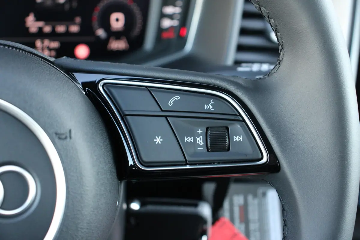 25 TFSI 95pk Advanced edition | Parkeersensoren | 17" Velgen | Apple Carplay/Android Auto