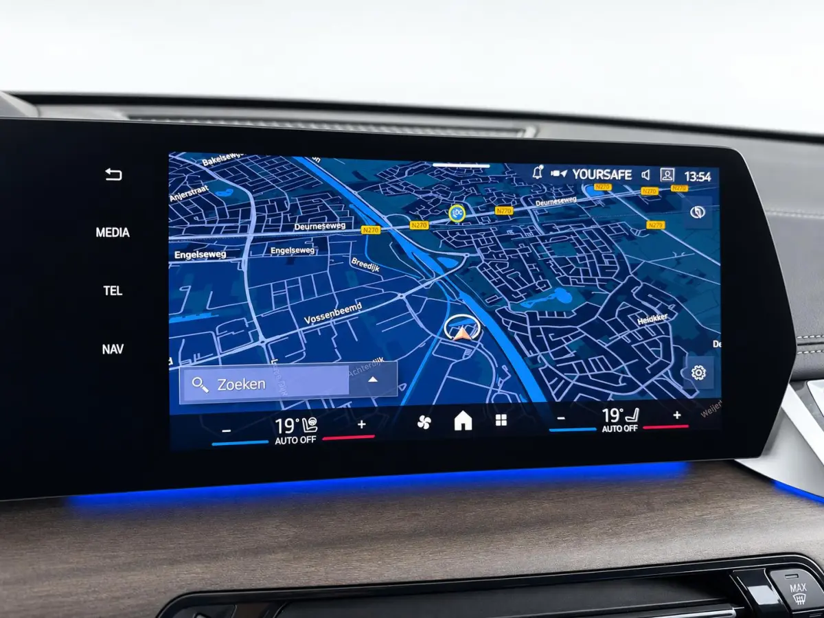 xDrive30 67 kWh Trekhaak Harman Kardon 360 Camera Elektrisch Verstelbare Stoelen met Geheugenfunctie LED Koplampen Stoelverwarming 20 Inch Lichtmetalen BMW Individual Velgen