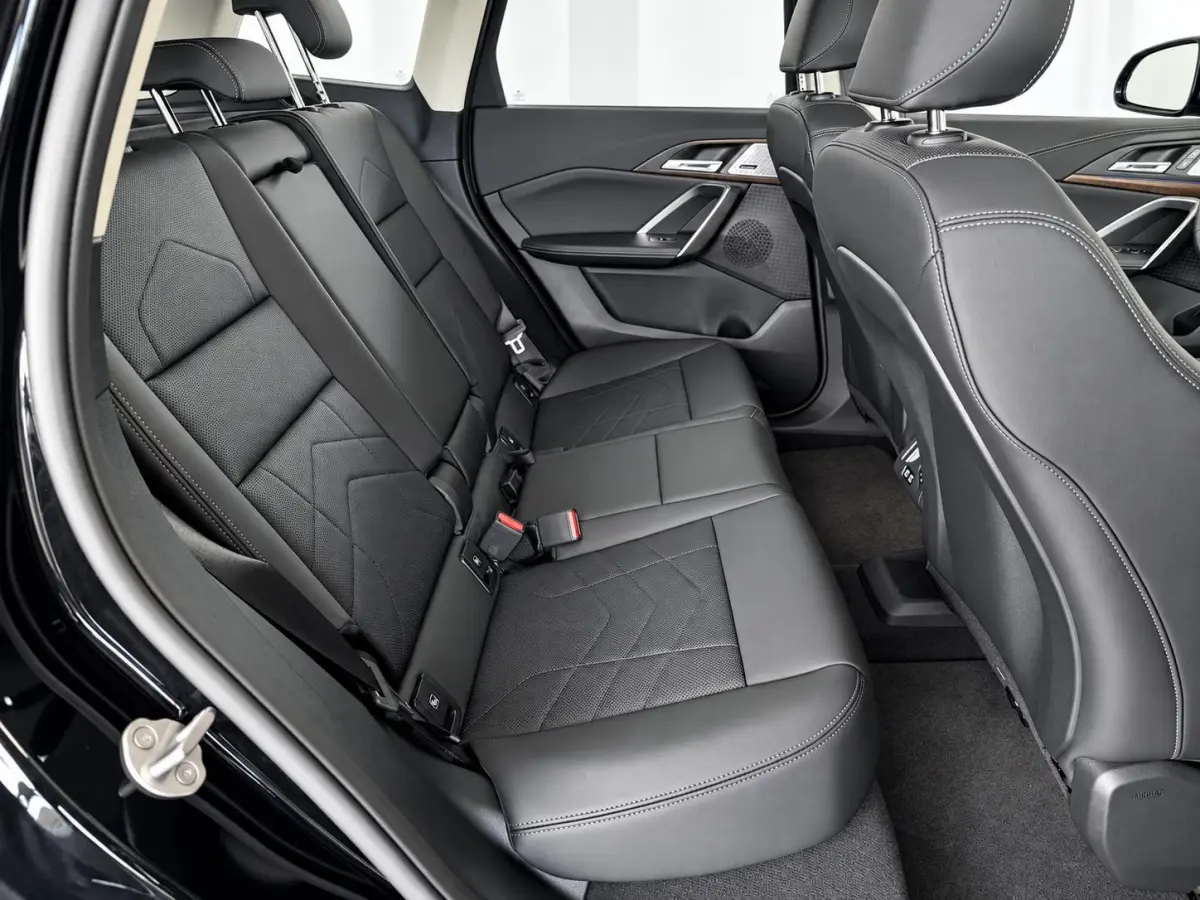 xDrive30 67 kWh Trekhaak Harman Kardon 360 Camera Elektrisch Verstelbare Stoelen met Geheugenfunctie LED Koplampen Stoelverwarming 20 Inch Lichtmetalen BMW Individual Velgen