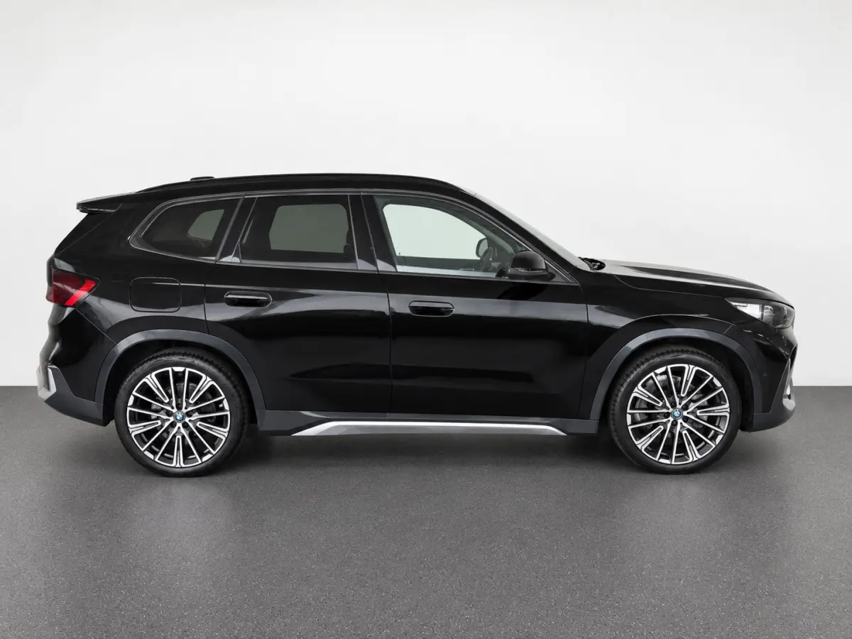 xDrive30 67 kWh Trekhaak Harman Kardon 360 Camera Elektrisch Verstelbare Stoelen met Geheugenfunctie LED Koplampen Stoelverwarming 20 Inch Lichtmetalen BMW Individual Velgen