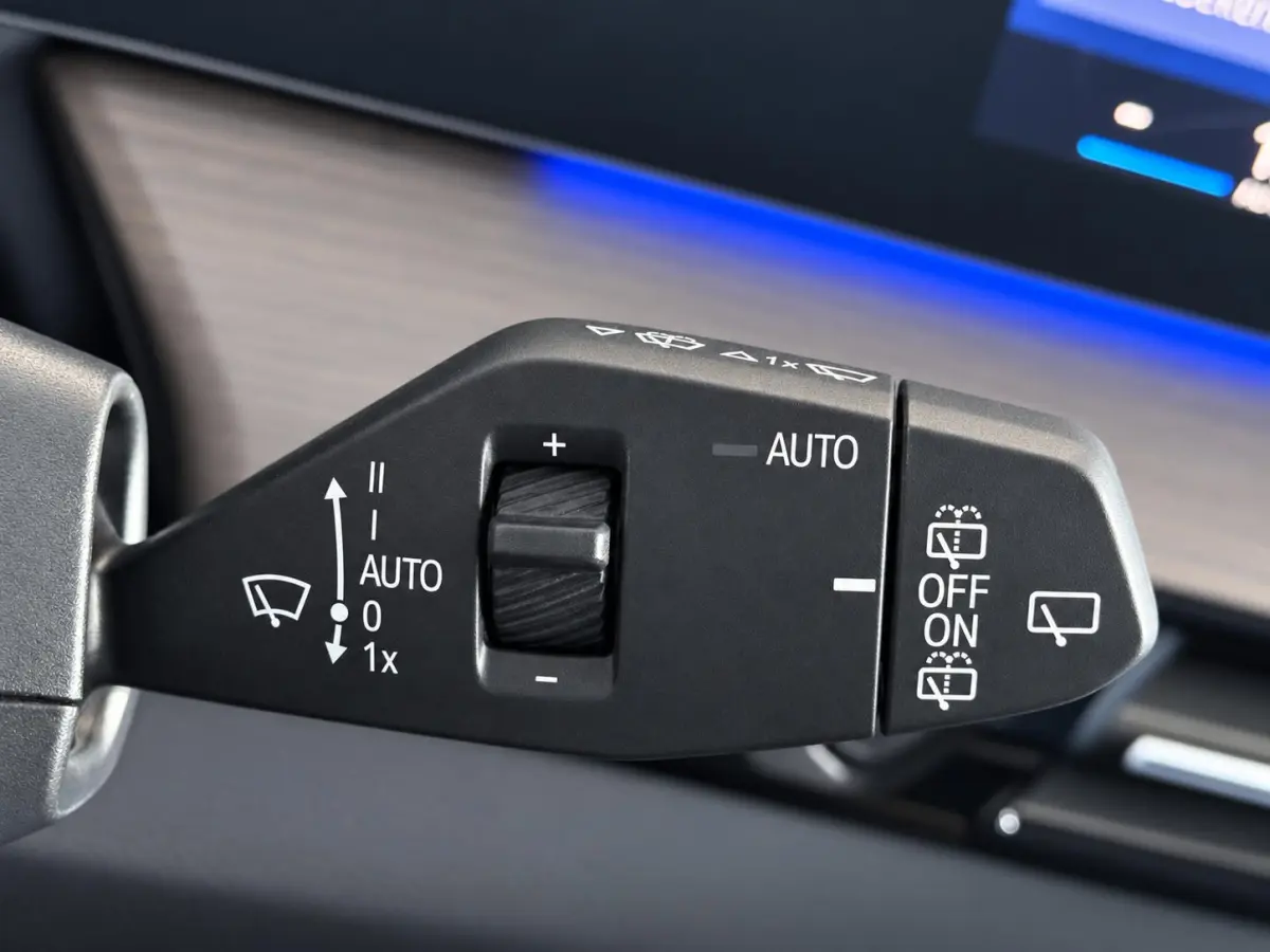 xDrive30 67 kWh Trekhaak Harman Kardon 360 Camera Elektrisch Verstelbare Stoelen met Geheugenfunctie LED Koplampen Stoelverwarming 20 Inch Lichtmetalen BMW Individual Velgen