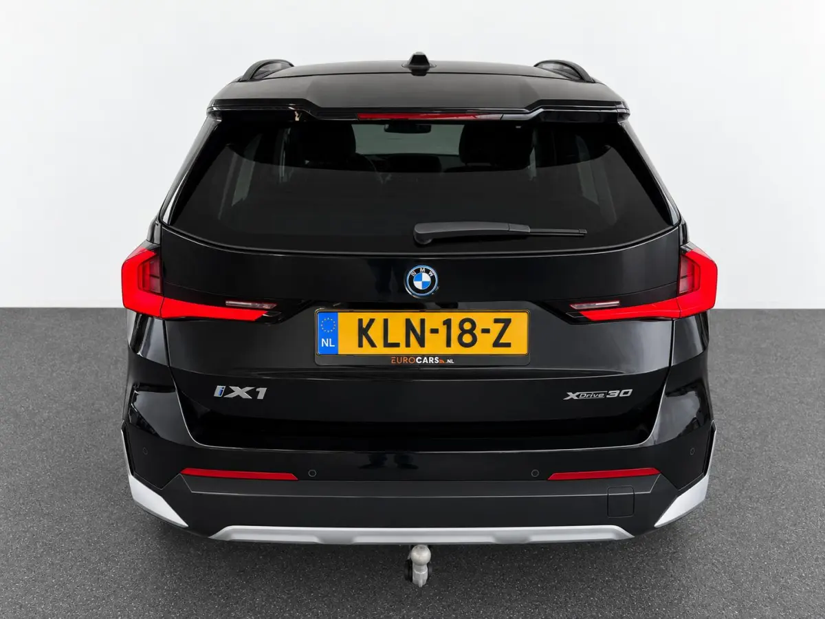 xDrive30 67 kWh Trekhaak Harman Kardon 360 Camera Elektrisch Verstelbare Stoelen met Geheugenfunctie LED Koplampen Stoelverwarming 20 Inch Lichtmetalen BMW Individual Velgen