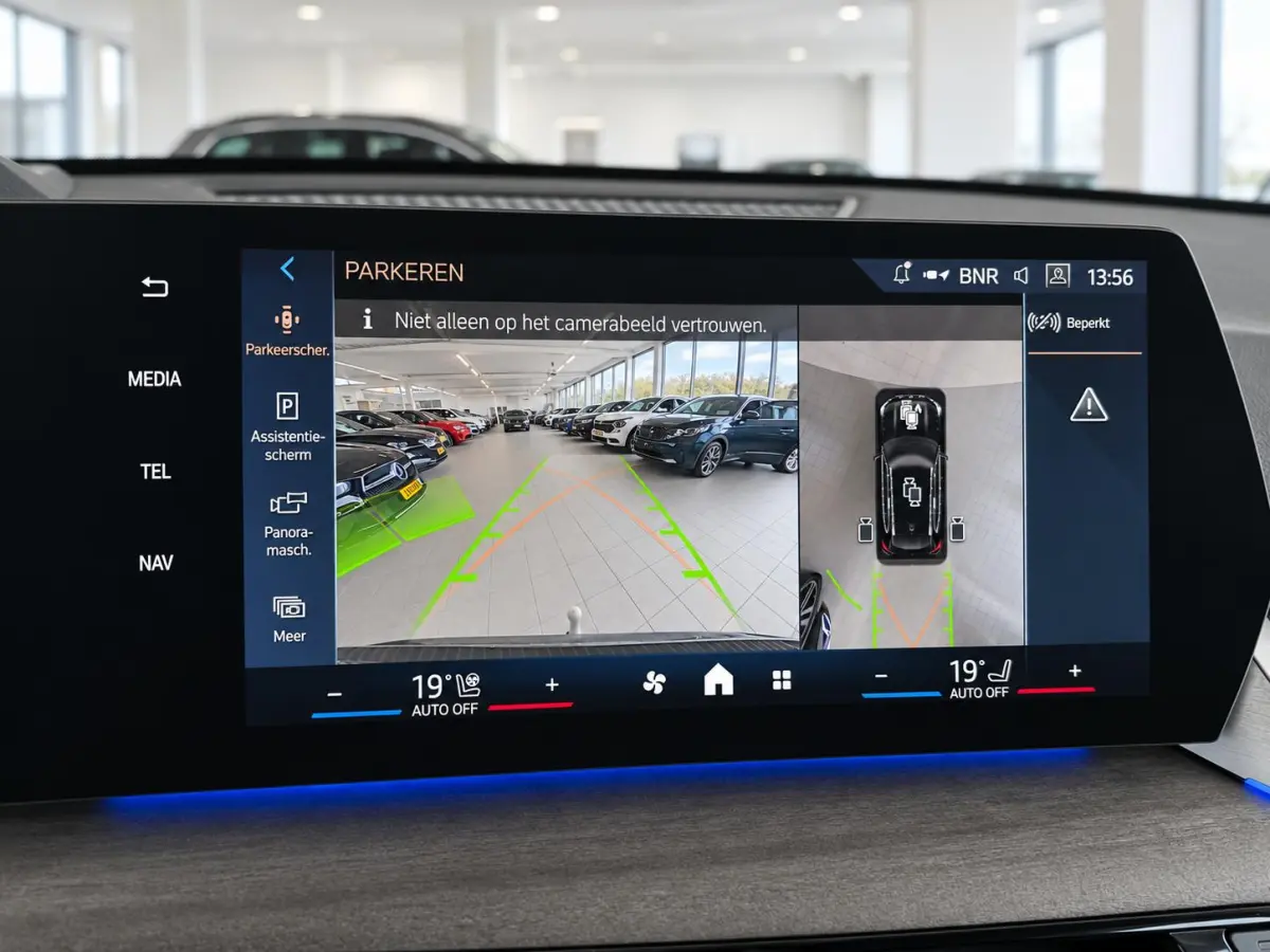 xDrive30 67 kWh Trekhaak Harman Kardon 360 Camera Elektrisch Verstelbare Stoelen met Geheugenfunctie LED Koplampen Stoelverwarming 20 Inch Lichtmetalen BMW Individual Velgen