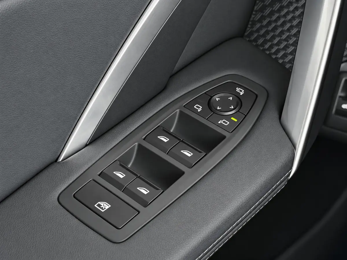 xDrive30 67 kWh Trekhaak Harman Kardon 360 Camera Elektrisch Verstelbare Stoelen met Geheugenfunctie LED Koplampen Stoelverwarming 20 Inch Lichtmetalen BMW Individual Velgen