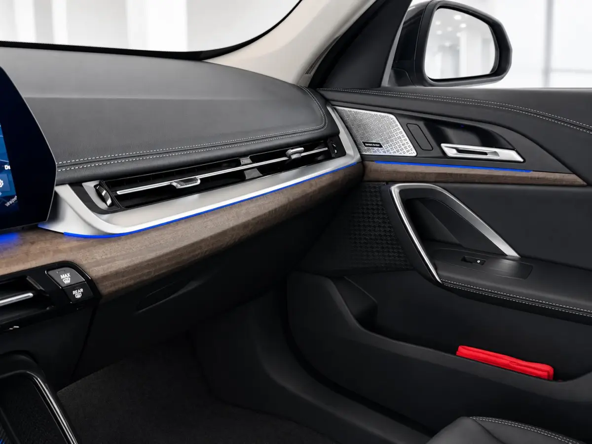 xDrive30 67 kWh Trekhaak Harman Kardon 360 Camera Elektrisch Verstelbare Stoelen met Geheugenfunctie LED Koplampen Stoelverwarming 20 Inch Lichtmetalen BMW Individual Velgen